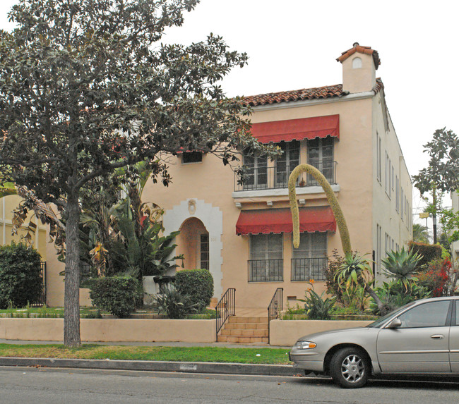 209 S Doheny Dr in Beverly Hills, CA - Building Photo - Building Photo