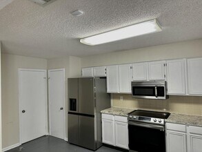 527 Queen Anne Dr in Slidell, LA - Building Photo - Building Photo