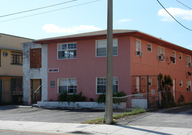 1962 SW 7th St in Miami, FL - Building Photo - Building Photo