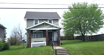 1047 Beckford St in New Castle, PA - Building Photo