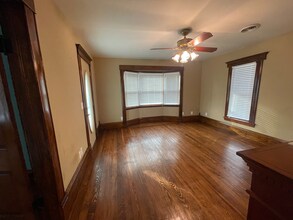 322 Chestnut St in Hawk Point, MO - Foto de edificio - Building Photo