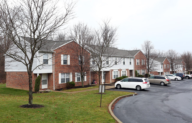 Pleasant Meadow Village in Cuyahoga Falls, OH - Building Photo - Building Photo