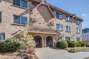 Verra Apartments in Denver, CO - Building Photo