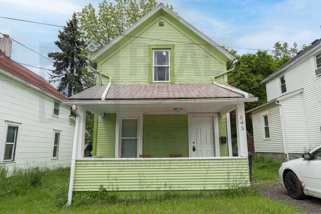 543 Beacon St in Akron, OH - Building Photo