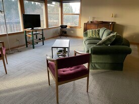 3433 NE Cadet Ave, Unit Upper in Portland, OR - Building Photo