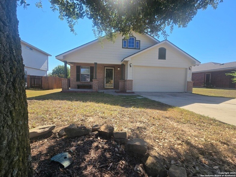 154 Lake Washington Dr in Kyle, TX - Building Photo
