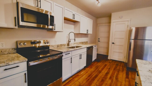 2110 Howell St, Unit 1 in Covington, KY - Foto de edificio - Building Photo