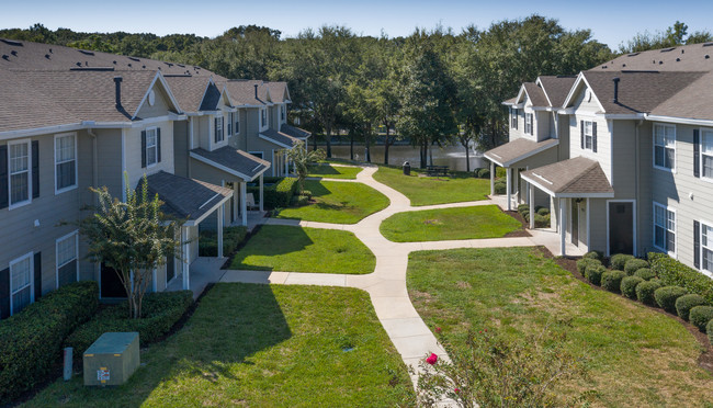 Lake Harris Cove in Leesburg, FL - Foto de edificio - Building Photo