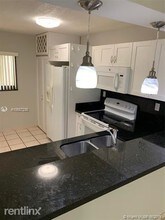 1011 SW 105th Ave in Miami, FL - Building Photo - Building Photo