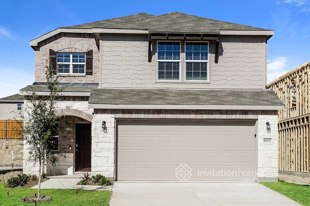 1007 Clear Dusk Ln in Forney, TX - Foto de edificio