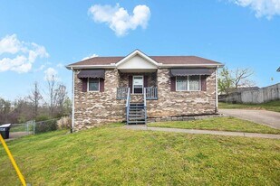 1325 Mile High Ct in Clarksville, TN - Building Photo