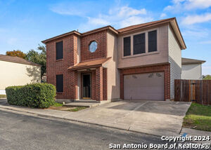 8910 Kenton Briar in San Antonio, TX - Building Photo - Building Photo