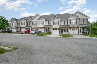 402 Beaumont Cir in Clemmons, NC - Building Photo - Building Photo