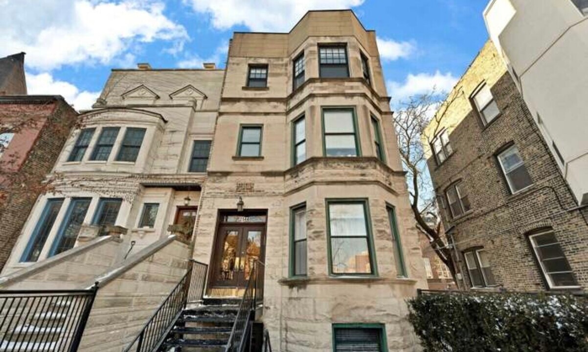 2544 N Burling St in Chicago, IL - Building Photo