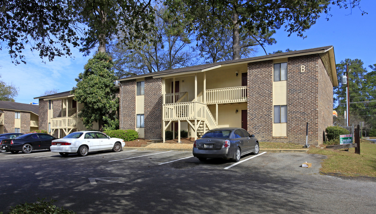 Baytree Manor in Valdosta, GA - Building Photo