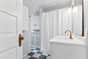 345 McAlpin Ave, Unit 3 in Cincinnati, OH - Building Photo
