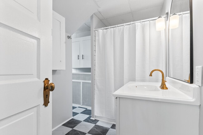 345 McAlpin Ave, Unit 3
