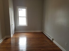 4938 Germantown Ave, Unit Suite 2 in Philadelphia, PA - Foto de edificio - Building Photo