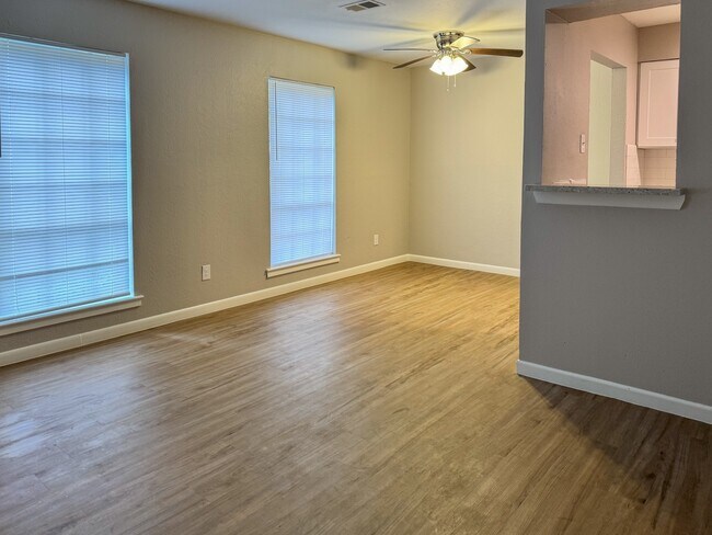 2101 6th Ave N in Texas City, TX - Building Photo - Building Photo