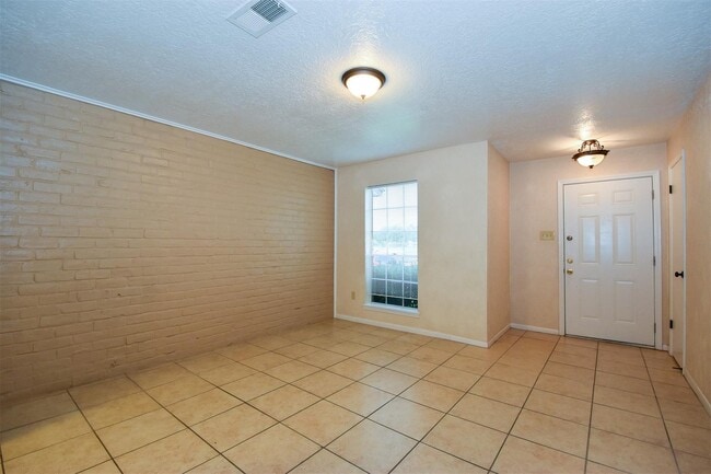 1524 Beaumont Rd in Baytown, TX - Building Photo - Building Photo