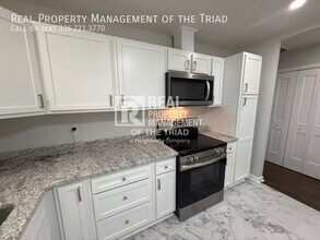 2206 Dulaire Rd in Greensboro, NC - Building Photo - Building Photo
