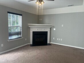 8 Grosbeak Ln in Durham, NC - Building Photo - Building Photo