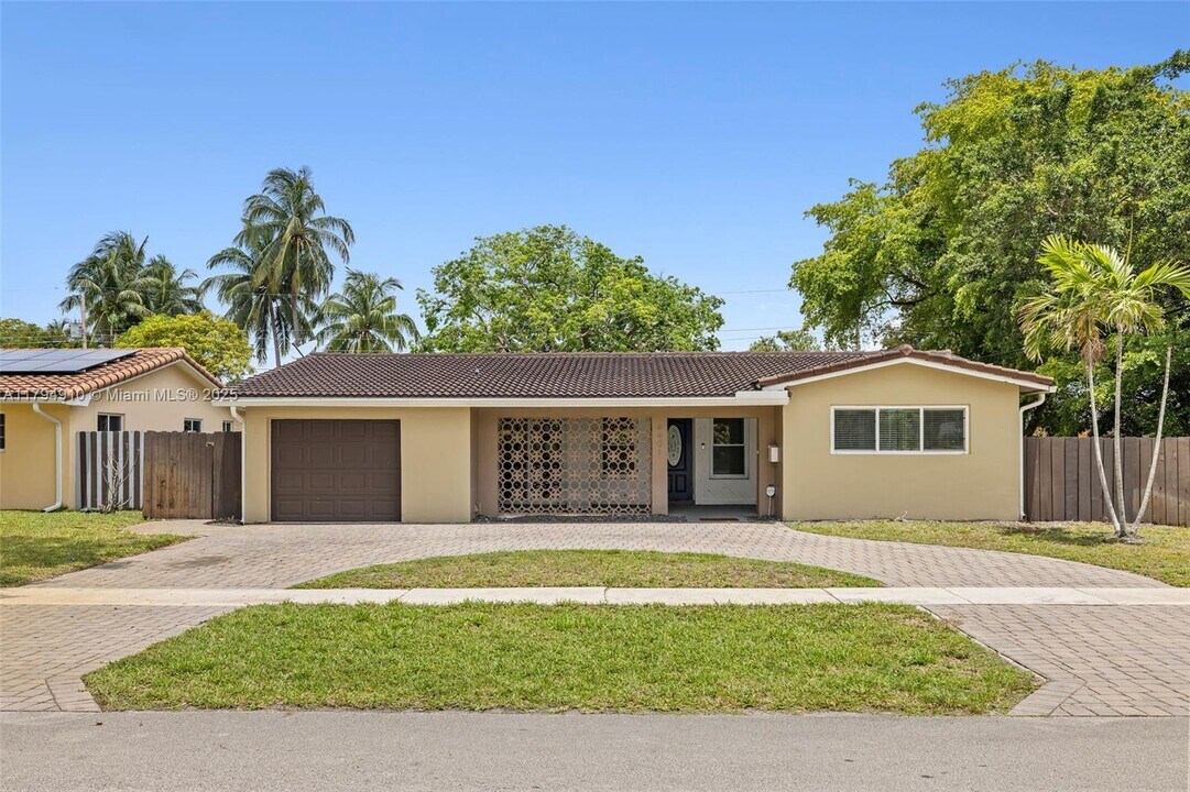 4401 Madison St in Hollywood, FL - Building Photo