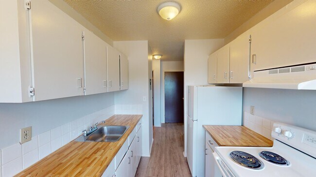9656 Hillcrest Dr in Grande Prairie, AB - Building Photo - Building Photo