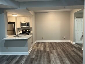 1075 Peachtree Walk NE, Unit Peachtree Walk in Atlanta, GA - Foto de edificio - Building Photo