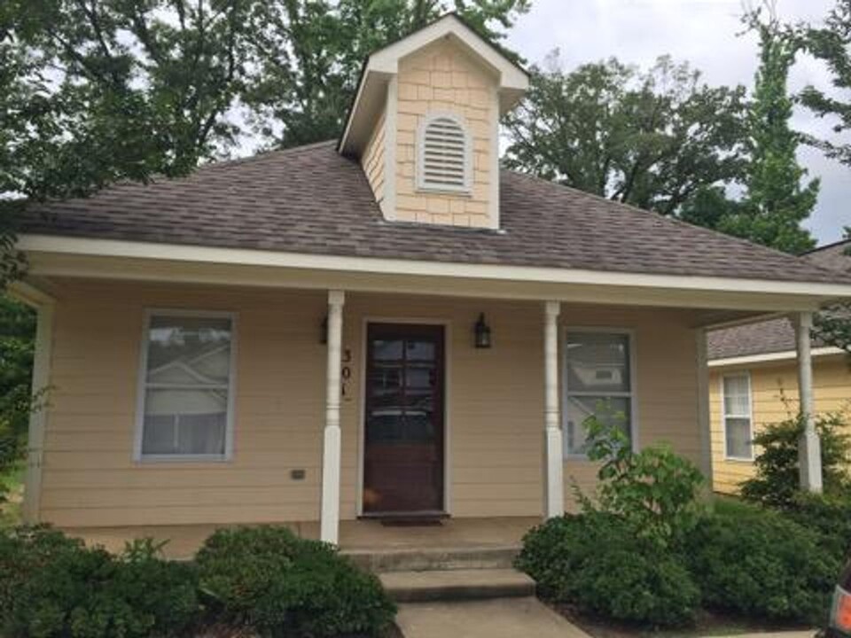 301 Countryview Cove in Oxford, MS - Foto de edificio