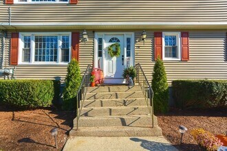110 Oswego St in Bellingham, MA - Building Photo - Building Photo