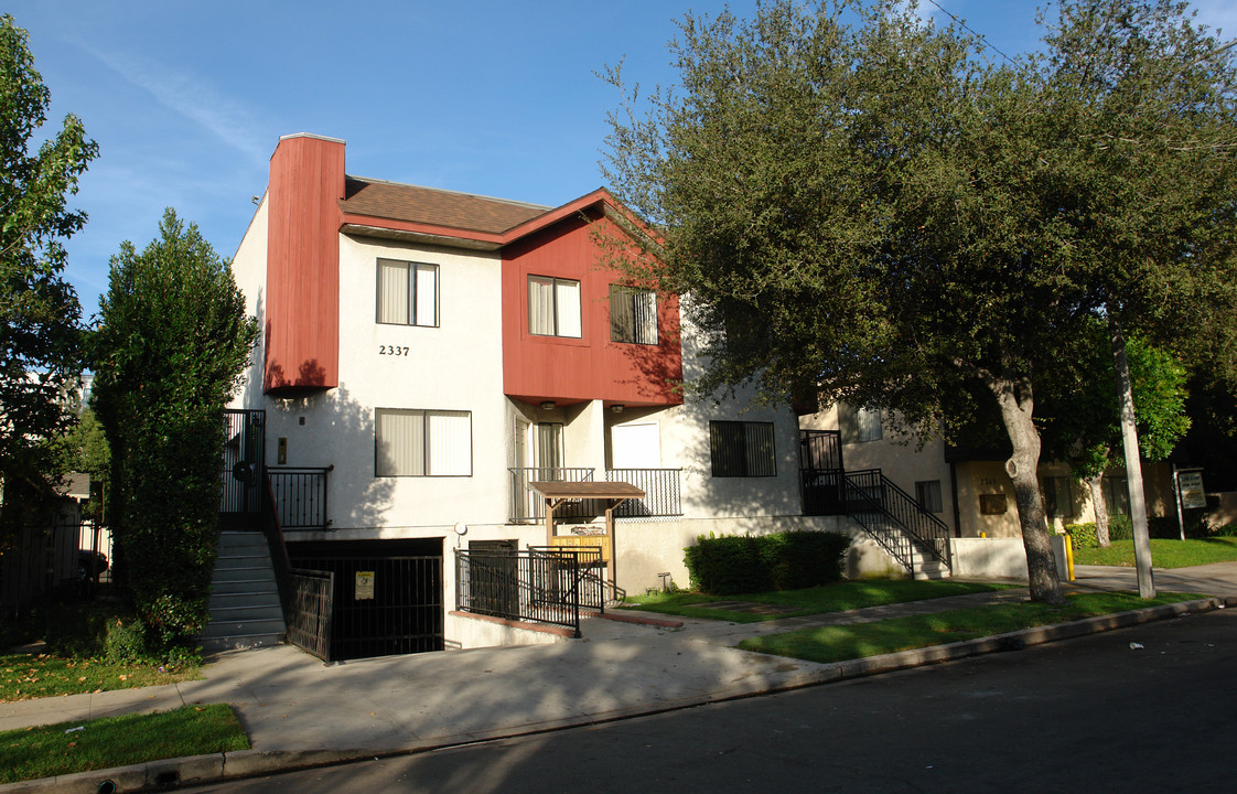 2337 Fairview St in Burbank, CA - Foto de edificio