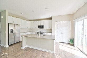 14233 Frostburg Dr in Carmel, IN - Building Photo - Building Photo