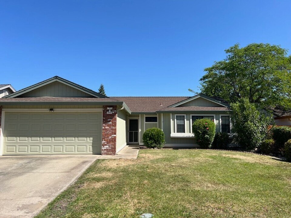 3559 Hiawatha Way in Antelope, CA - Building Photo