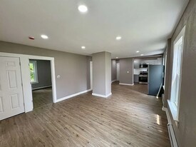37 Green Hill Pky, Unit 1 in Worcester, MA - Building Photo