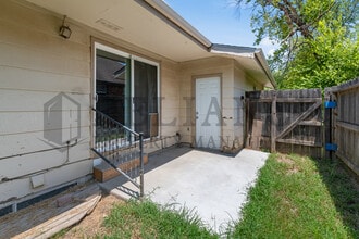 2203 S Lori Ln in Wichita, KS - Building Photo - Building Photo