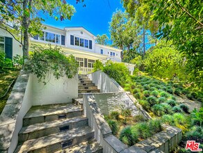 3815 Valley Meadow Rd in Los Angeles, CA - Building Photo - Building Photo
