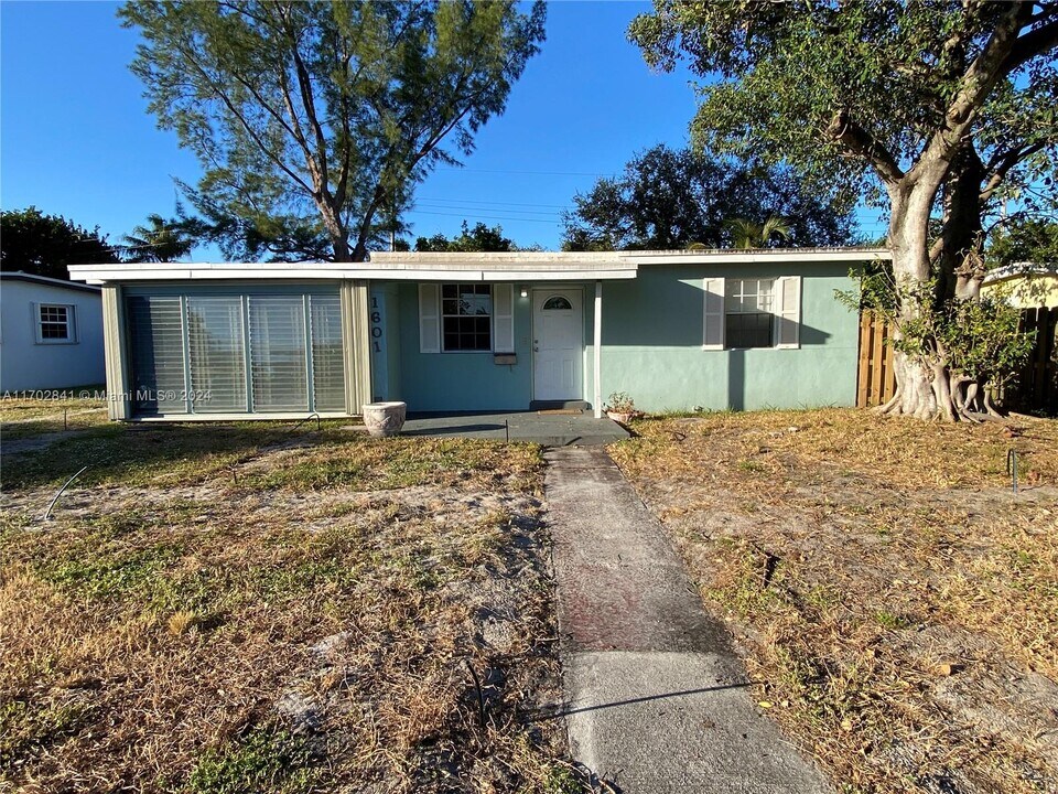 1601 NE 48th St-Unit -N/A in Pompano Beach, FL - Building Photo