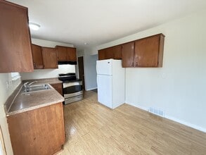 176 N Christine Cir in Mount Clemens, MI - Building Photo - Building Photo