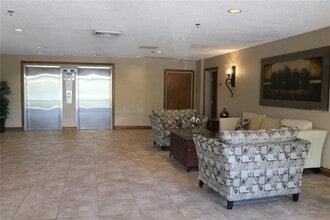 2333 Feather Sound Dr in Clearwater, FL - Building Photo - Building Photo