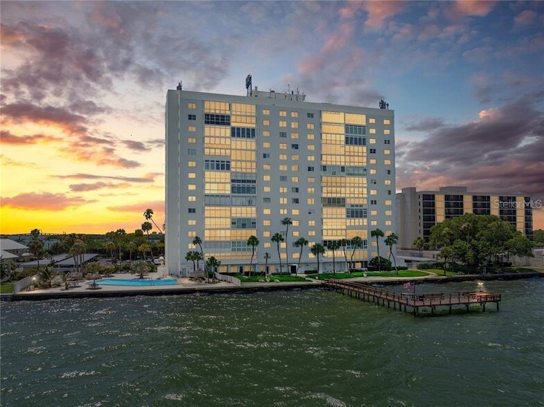 7200 Sunshine Skyway Ln S, Unit 15F in St. Petersburg, FL - Building Photo