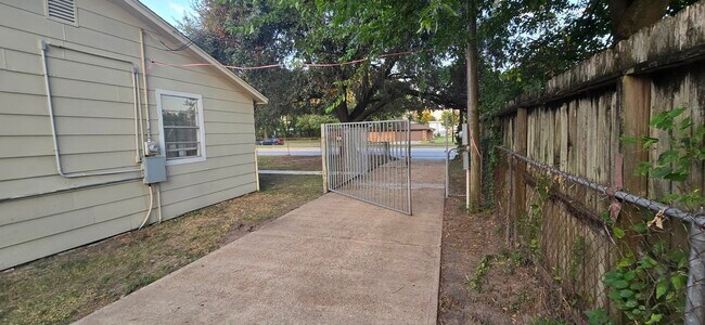 9407 Antoine Dr in Houston, TX - Building Photo - Building Photo