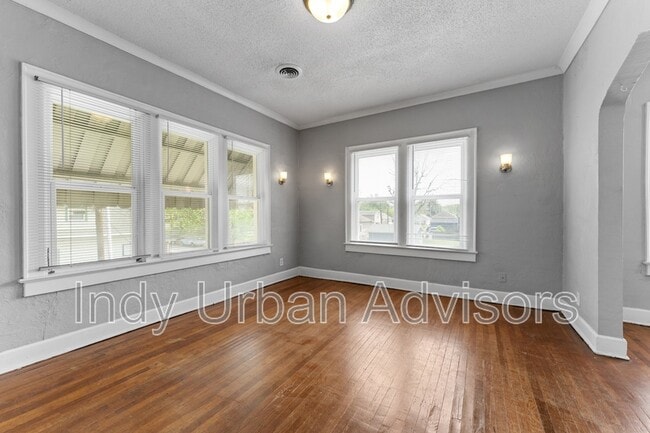 property at 2527 Shelby St