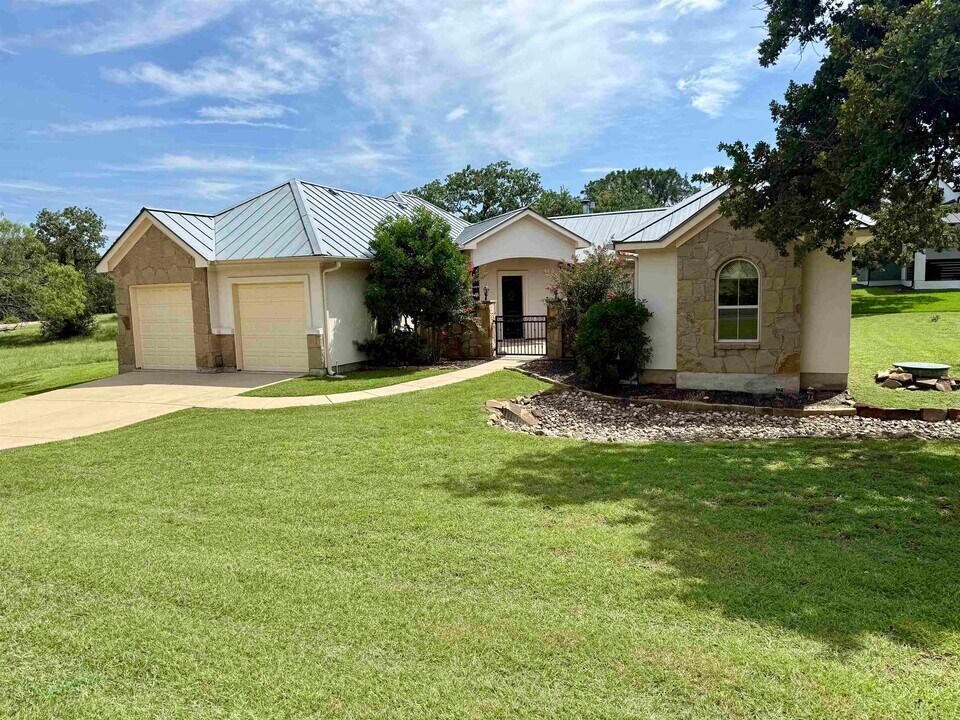 3327 Bay W Blvd in Horseshoe Bay, TX - Building Photo