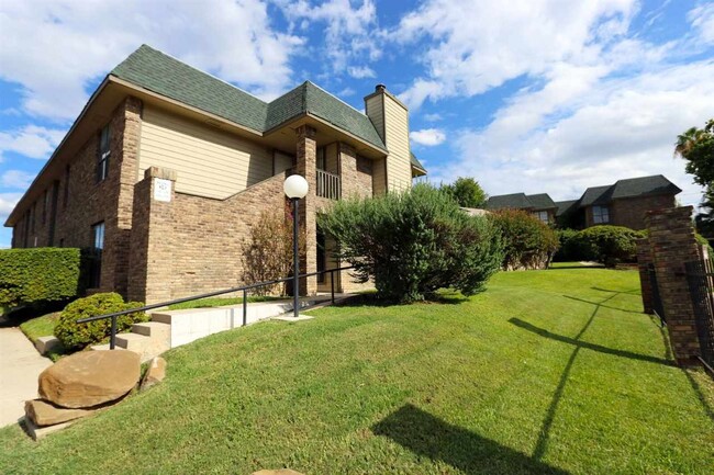 200 Martingale in Laredo, TX - Building Photo - Building Photo
