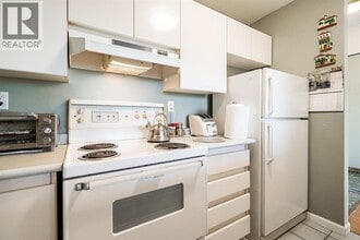 4657 Hazel St in Burnaby, BC - Building Photo - Building Photo