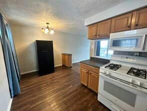 215 Erhardt Dr in Pittsburgh, PA - Building Photo - Building Photo