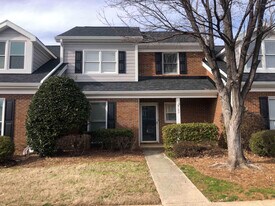 9105 Kings Canyon Dr in Charlotte, NC - Building Photo