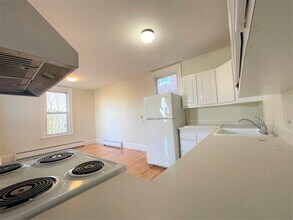 14 Chestnut St, Unit #4 in Malden, MA - Building Photo - Building Photo