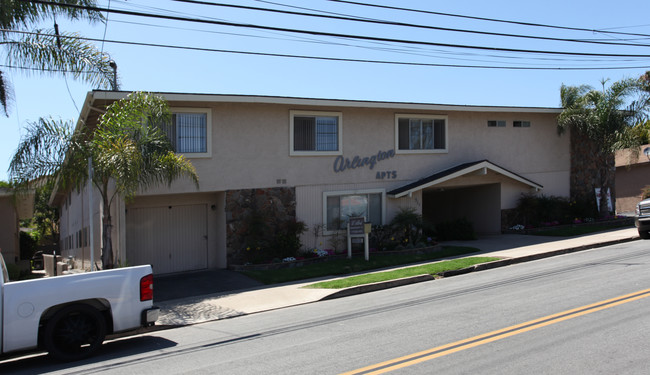 Arlington in Huntington Beach, CA - Foto de edificio - Building Photo